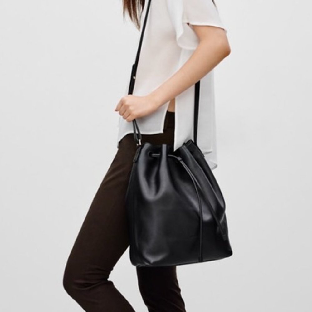 Auxiliary "MANDER" Bucket bag